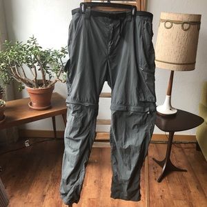 Columbia convertible hiking pants green. 40X34.
